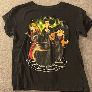 5/$15- Hocus Pocus t-shirt size medium
